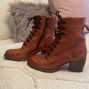 Bed Stu JUDGEMENT cobbler lace up heel boots size 7.5! Tan in color. 2.5 in heel